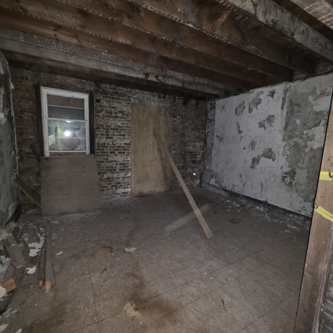 10754 S Langley Avenue Property Photo 2