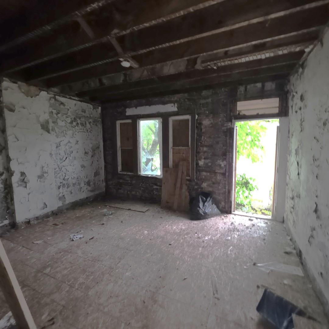 10754 S Langley Avenue Property Photo 3