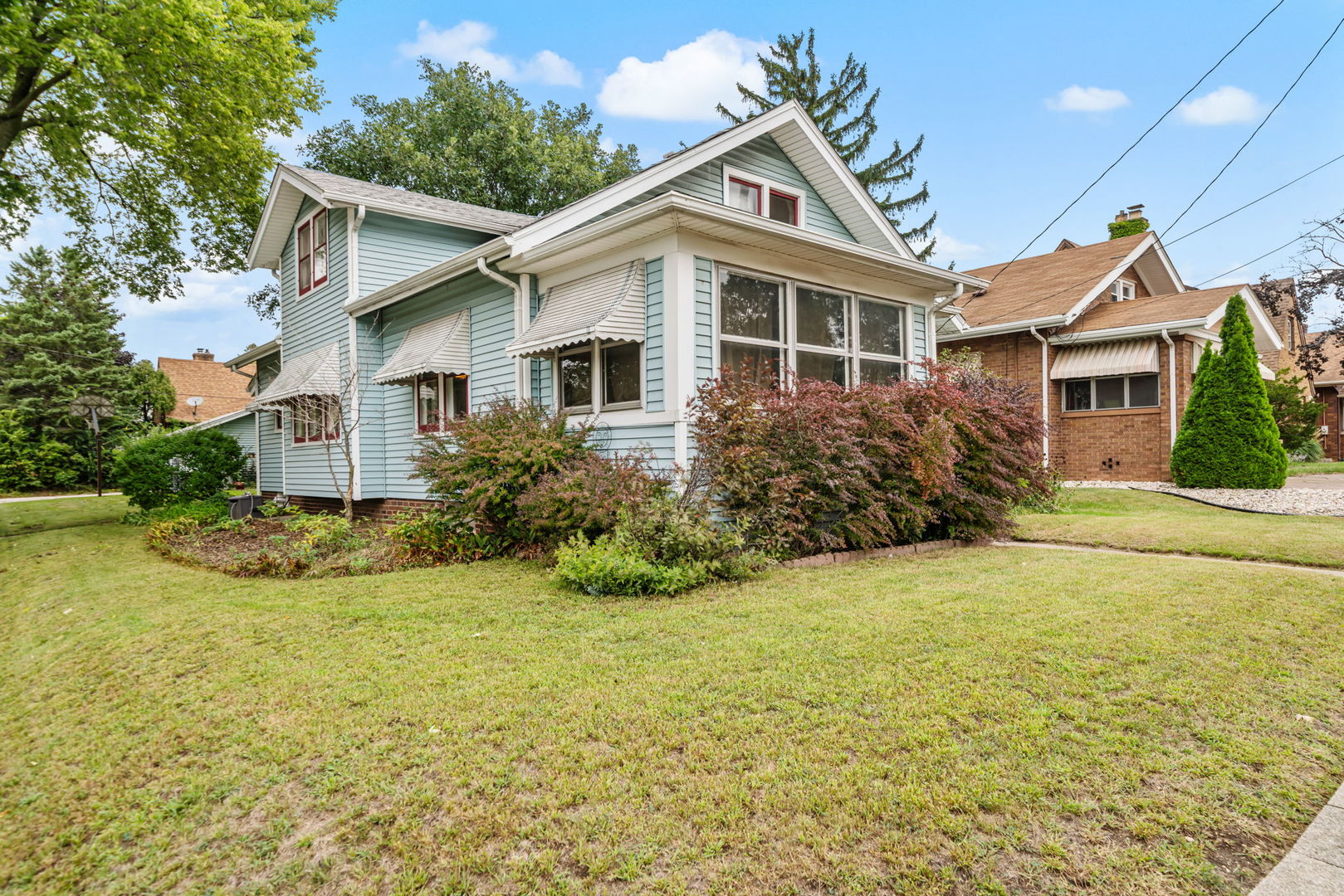 2302 Broadway Property Photo 3