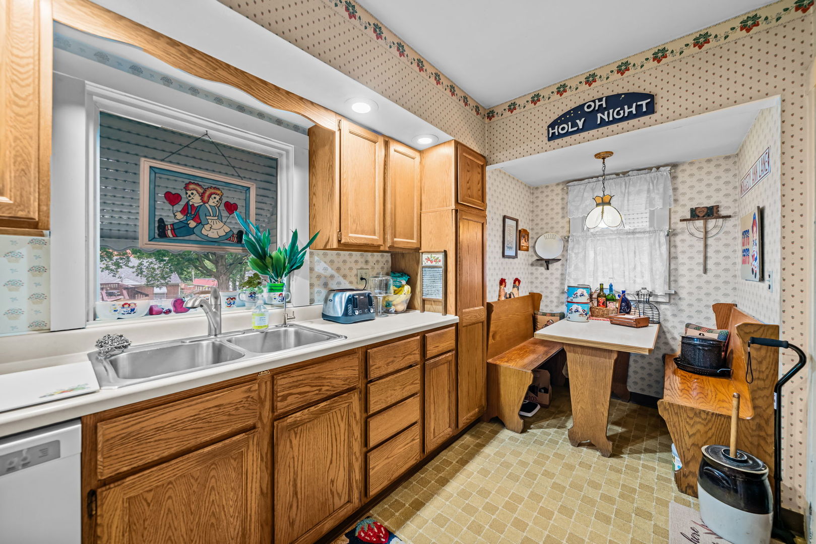 2302 Broadway Property Photo 4