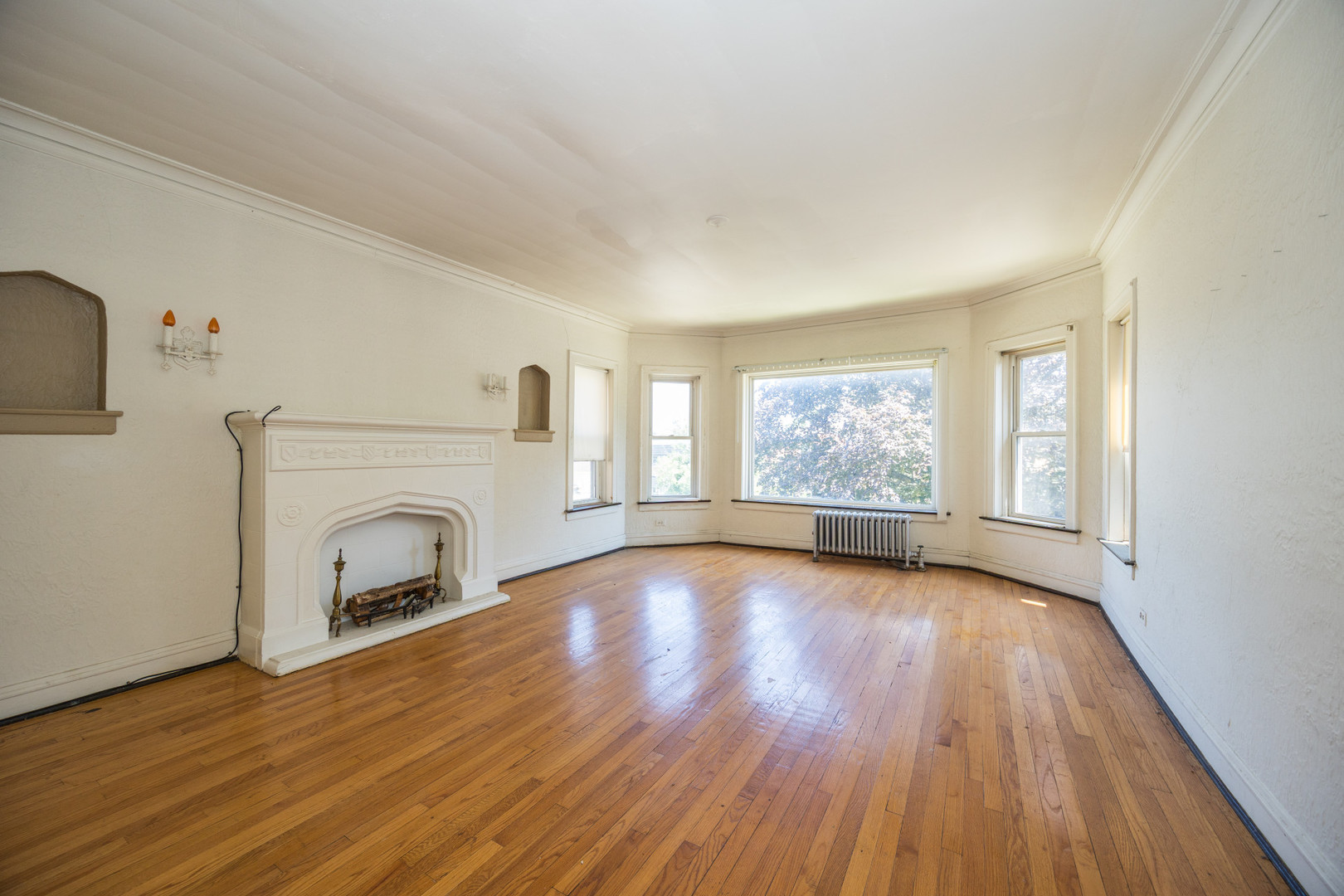8722 S Harper Avenue Property Photo 4