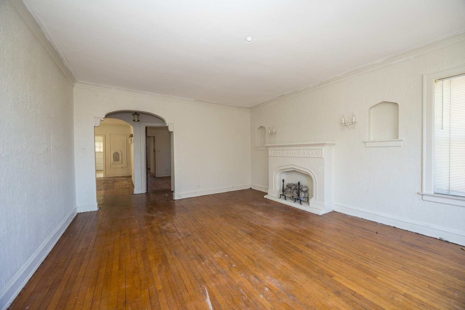 8722 S Harper Avenue Property Photo 6
