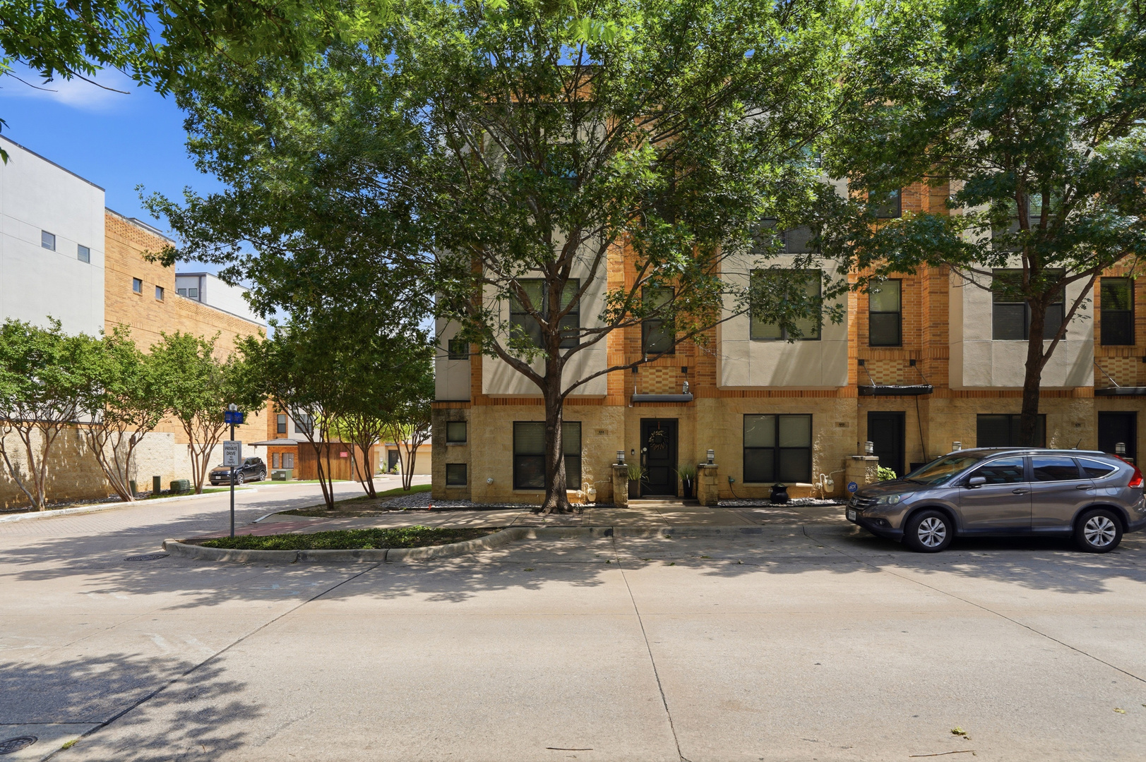 644 E Bluff Street Property Photo 4