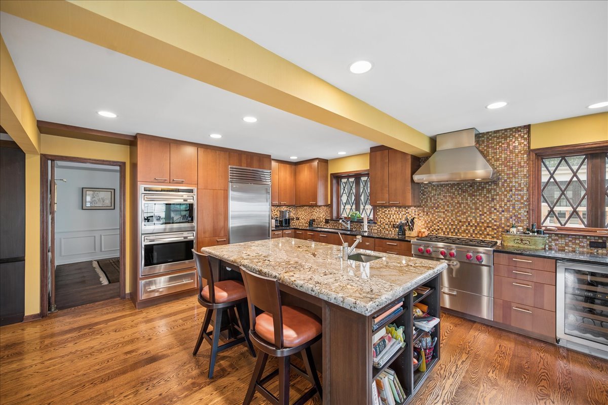 2448 Central Park Avenue Property Photo 9