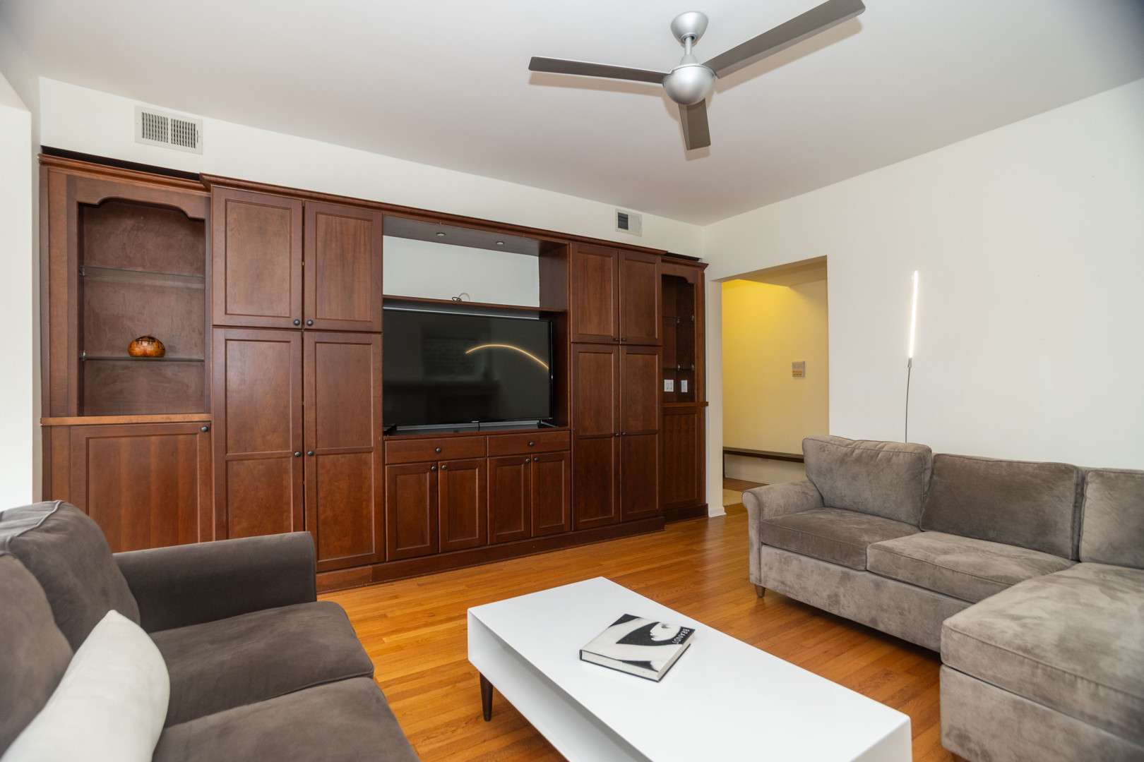 2734 W Argyle Street 3 Property Photo 4