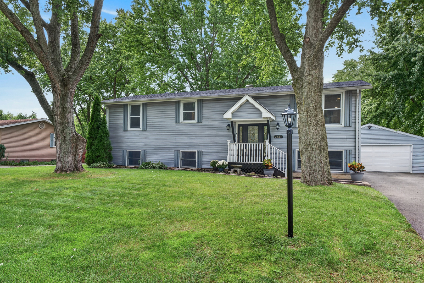 1521 Surrey Road Property Photo 1