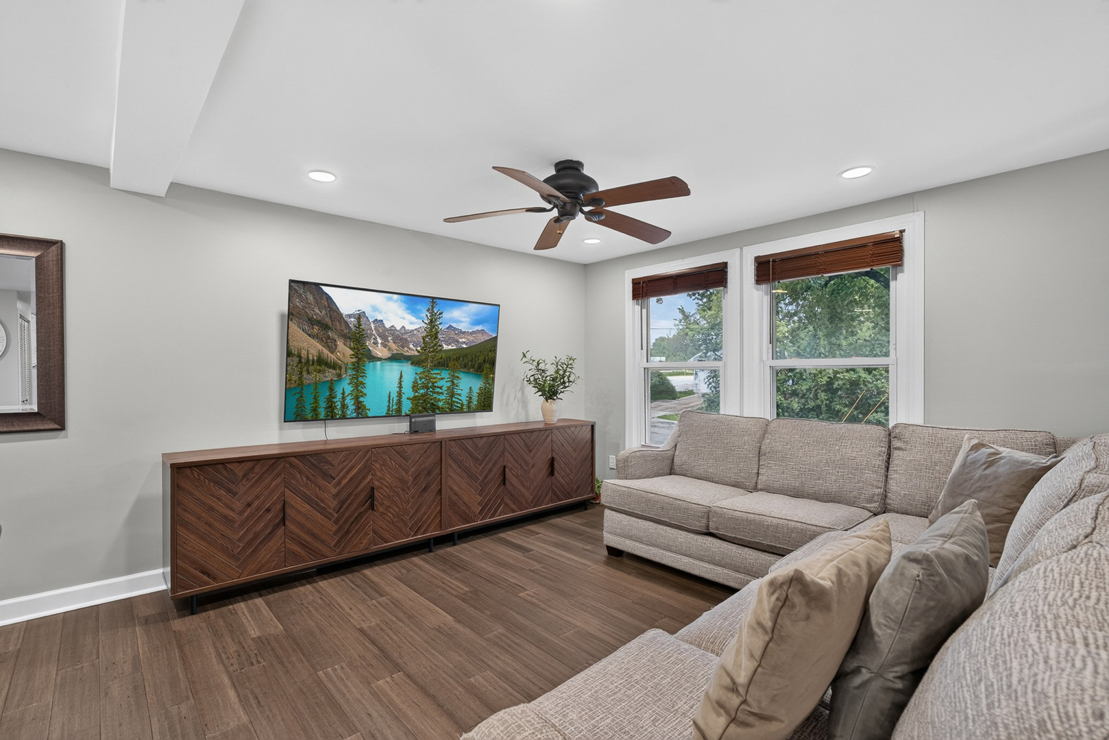 1521 Surrey Road Property Photo 3