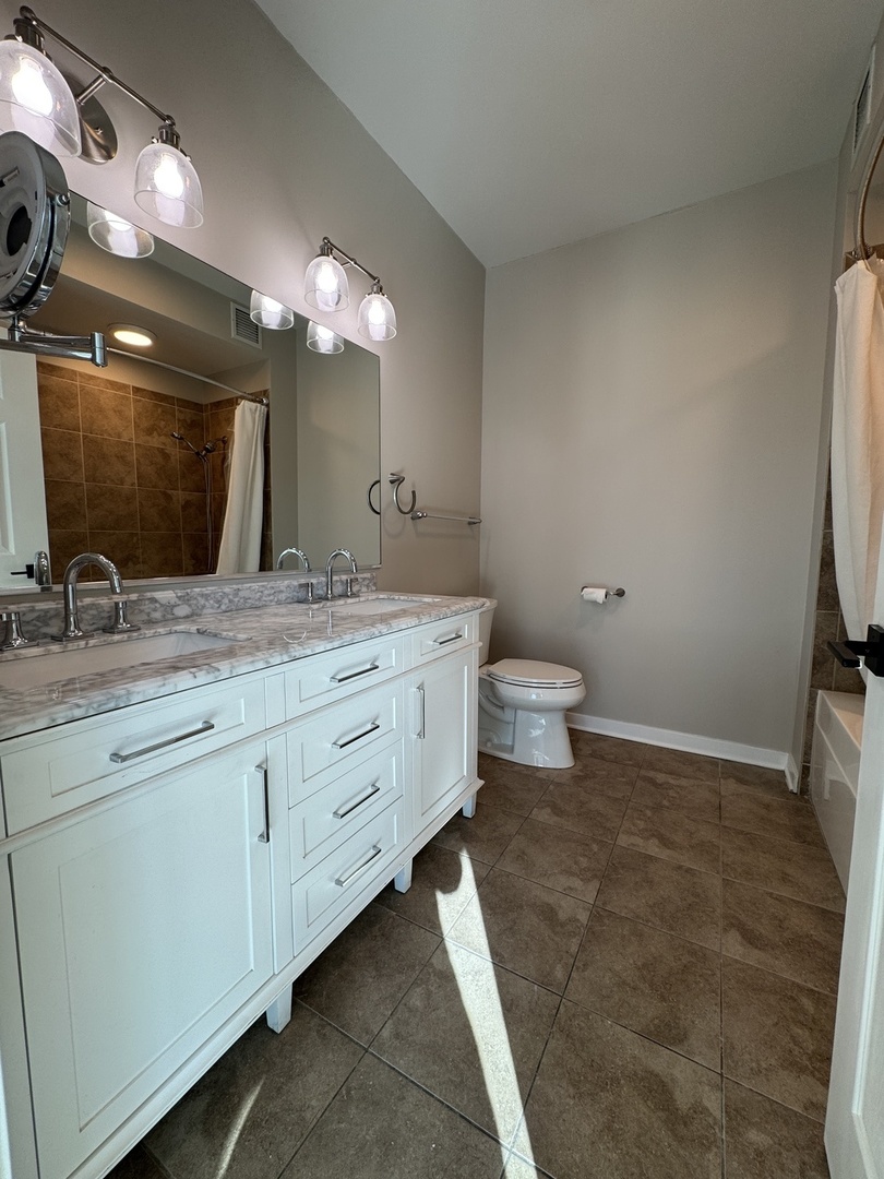757 N Orleans Street 812 Property Photo 11