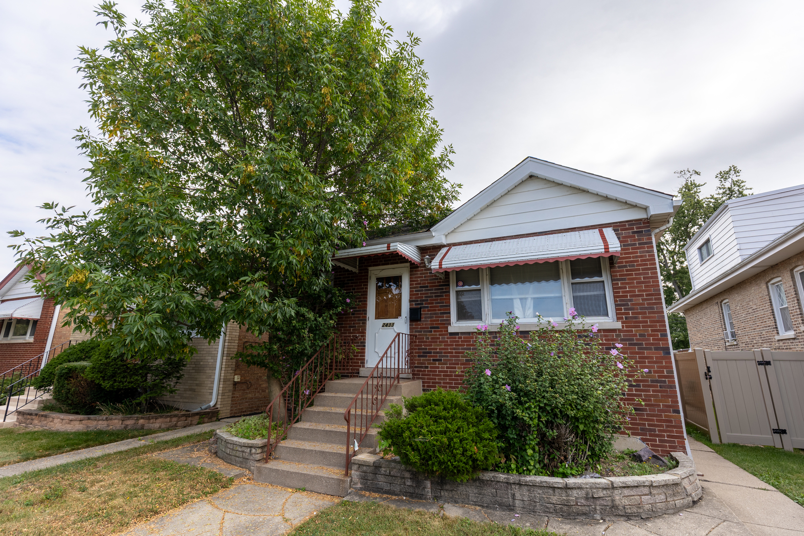 2433 S Keystone Avenue Property Photo 1