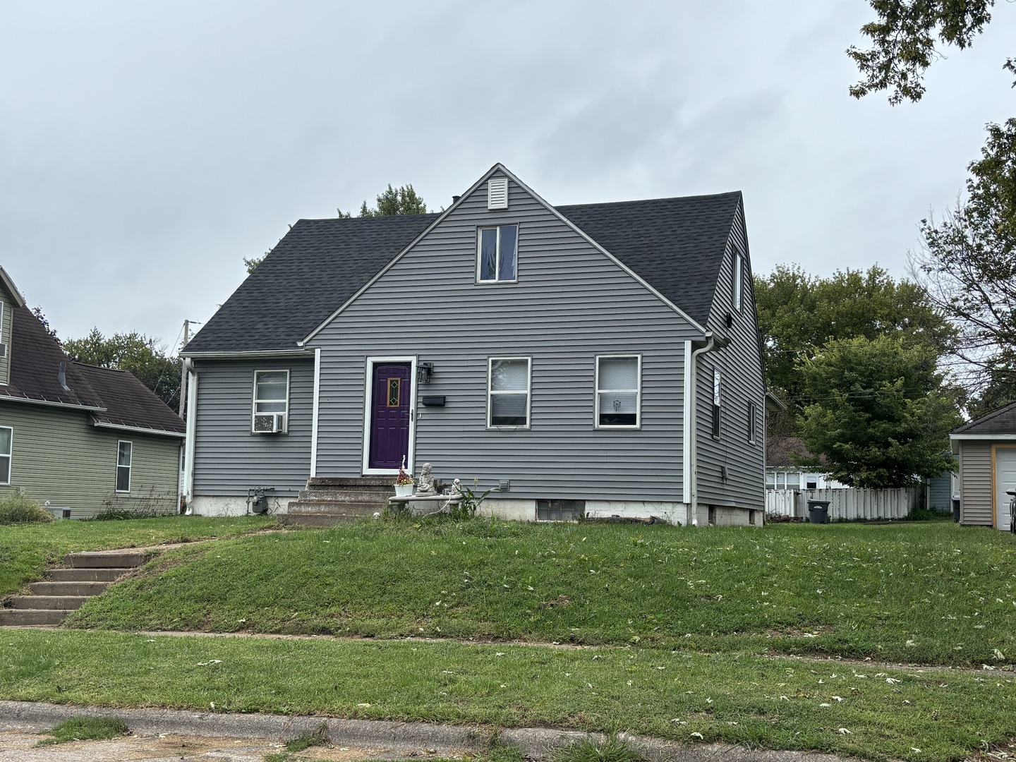 2440 Dunham Street Property Photo 1