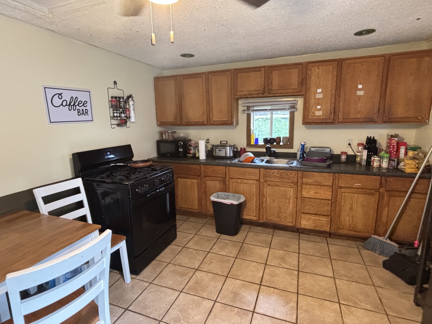 2440 Dunham Street Property Photo 3