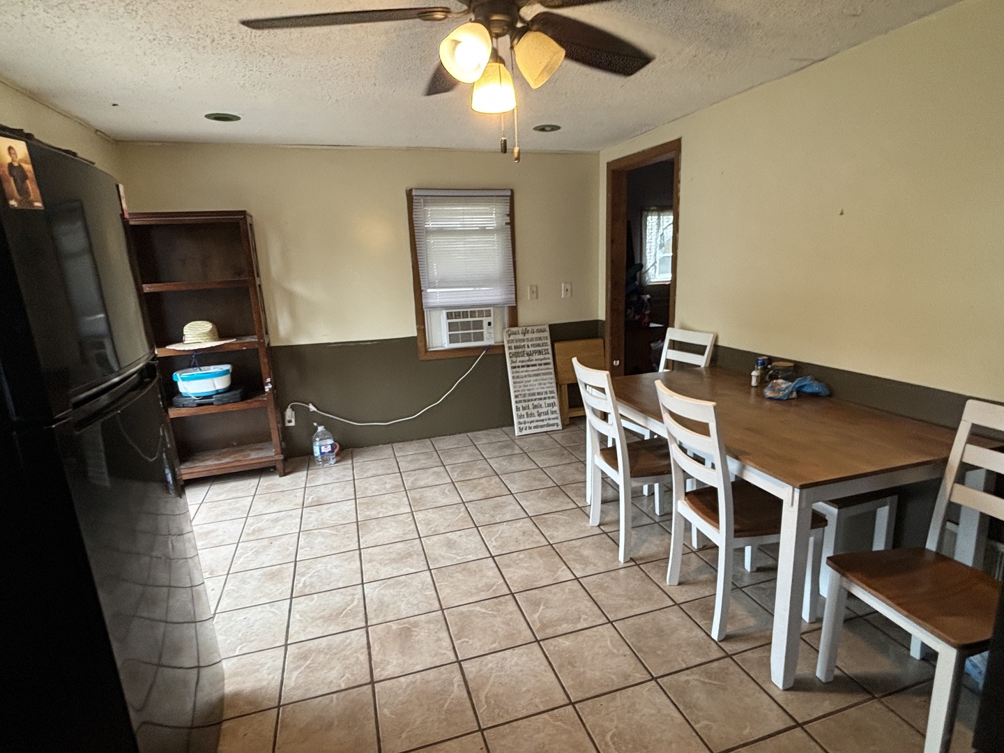 2440 Dunham Street Property Photo 4