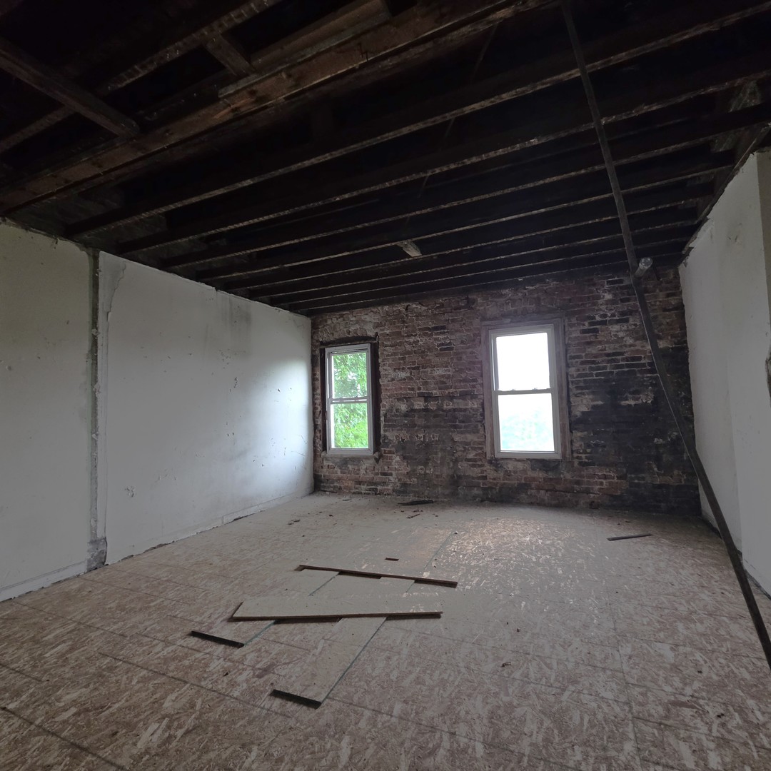 10756 S Langley Avenue 1075 Property Photo 4