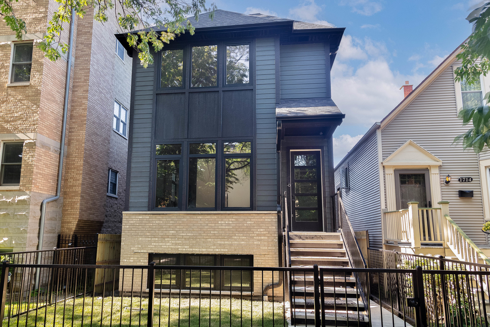 1716 W Berwyn Avenue Property Photo 1