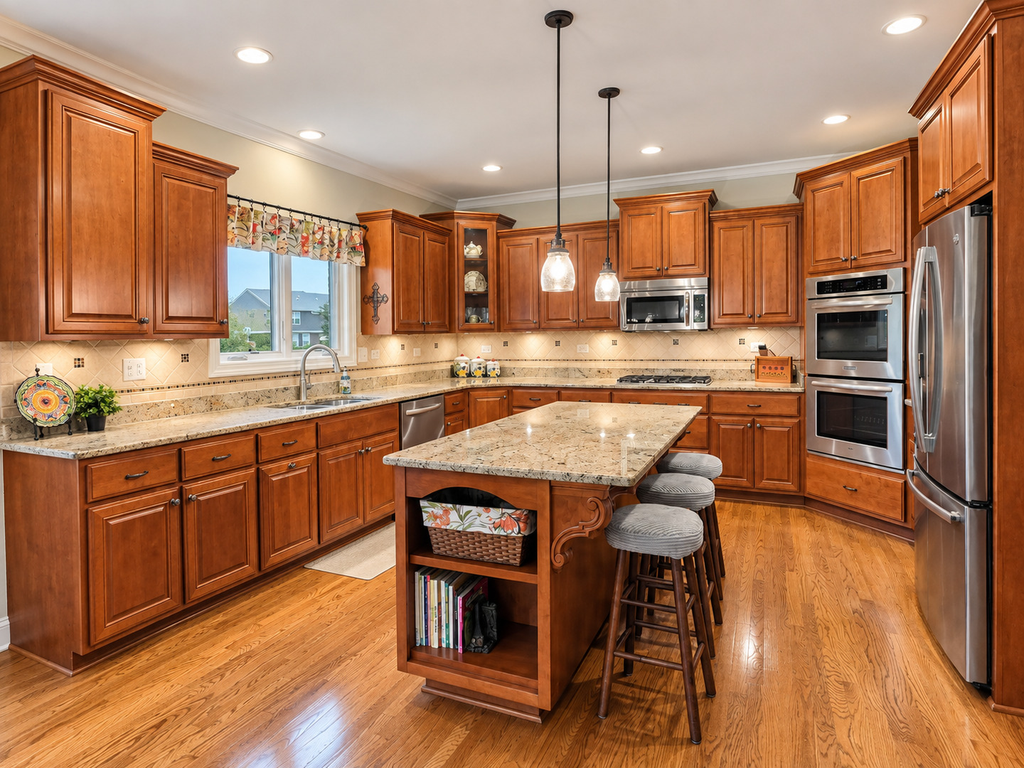 2016 Edgeview Drive Property Photo 2