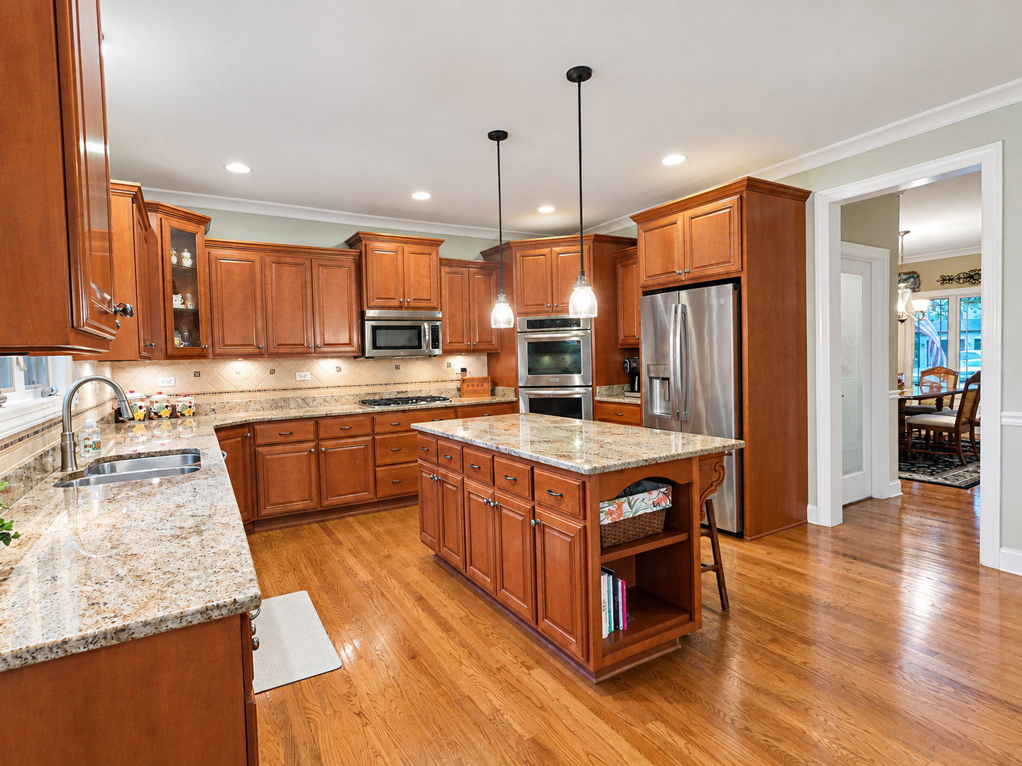 2016 Edgeview Drive Property Photo 3