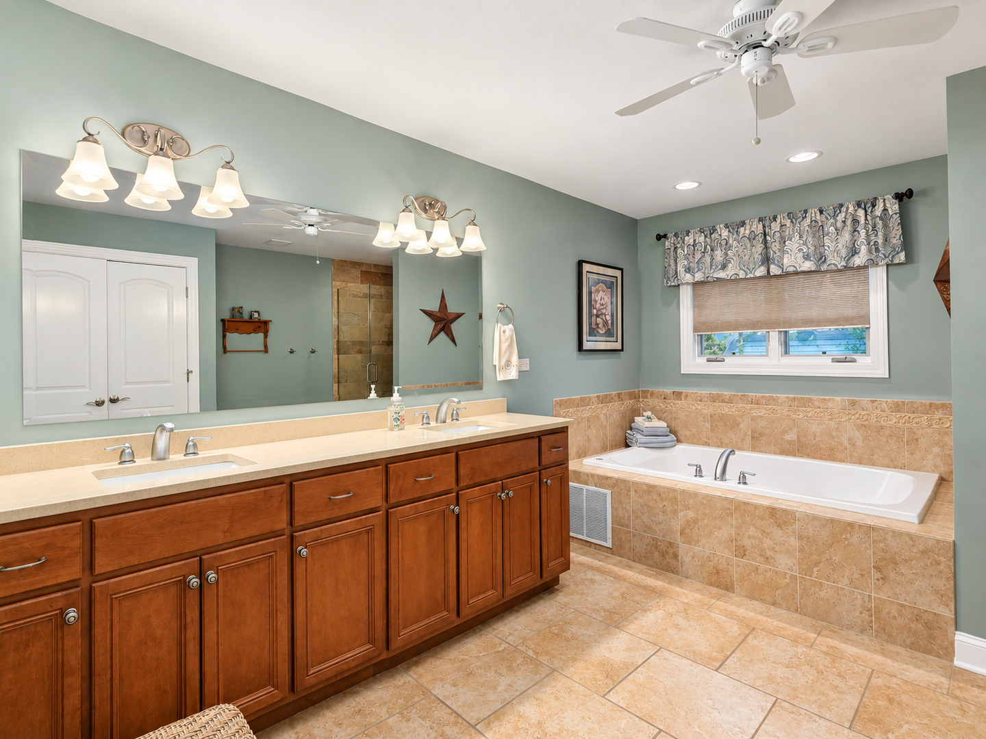 2016 Edgeview Drive Property Photo 14