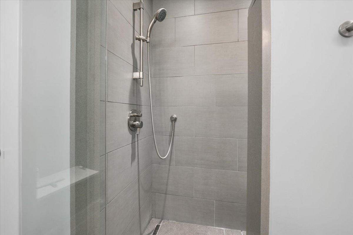 2116 W Cullom Avenue 201 Property Photo 16