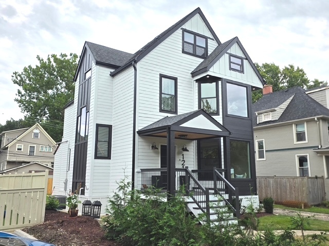 121 N Kensington Avenue Property Photo 1