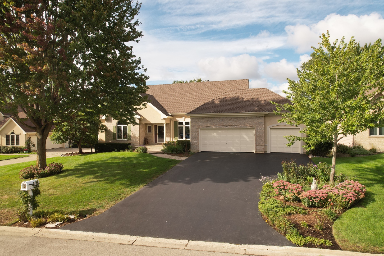 25022 W Palmer Court Property Photo 1