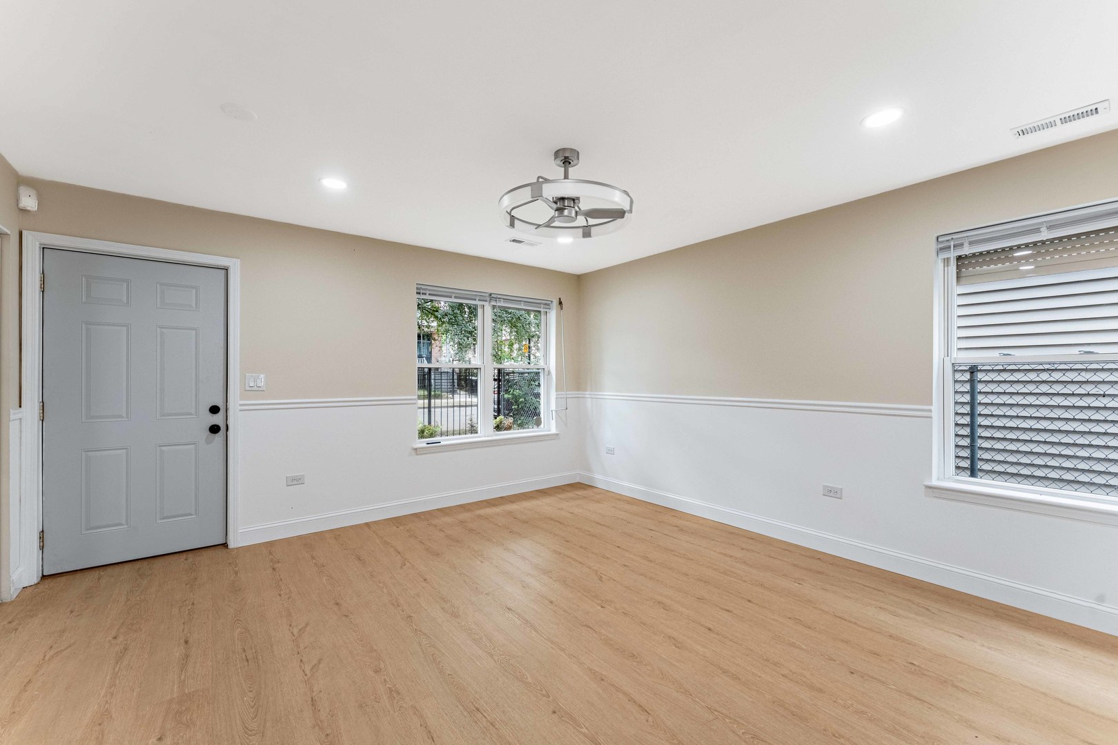 6615 S Normal Boulevard Property Photo 4