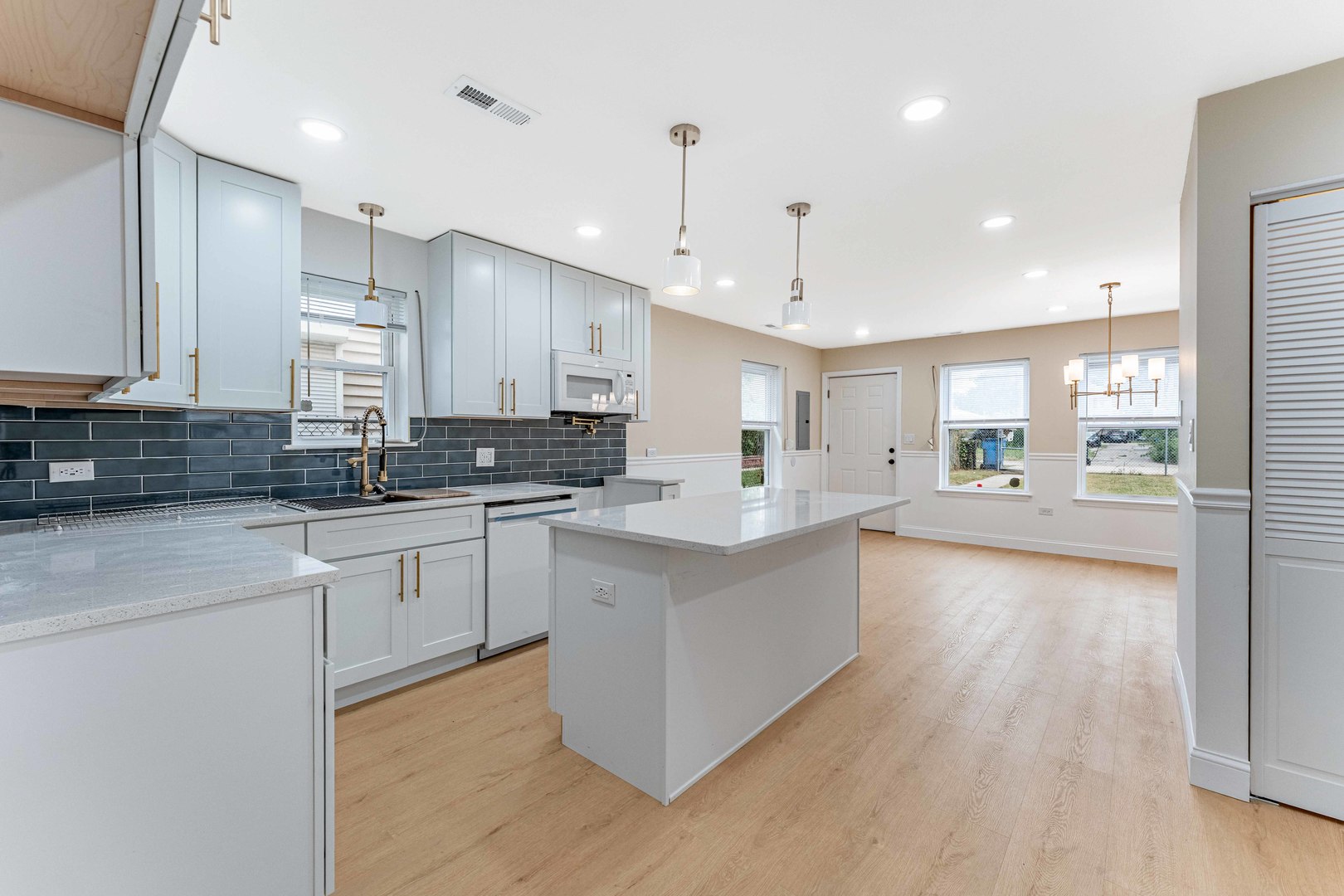 6615 S Normal Boulevard Property Photo 10
