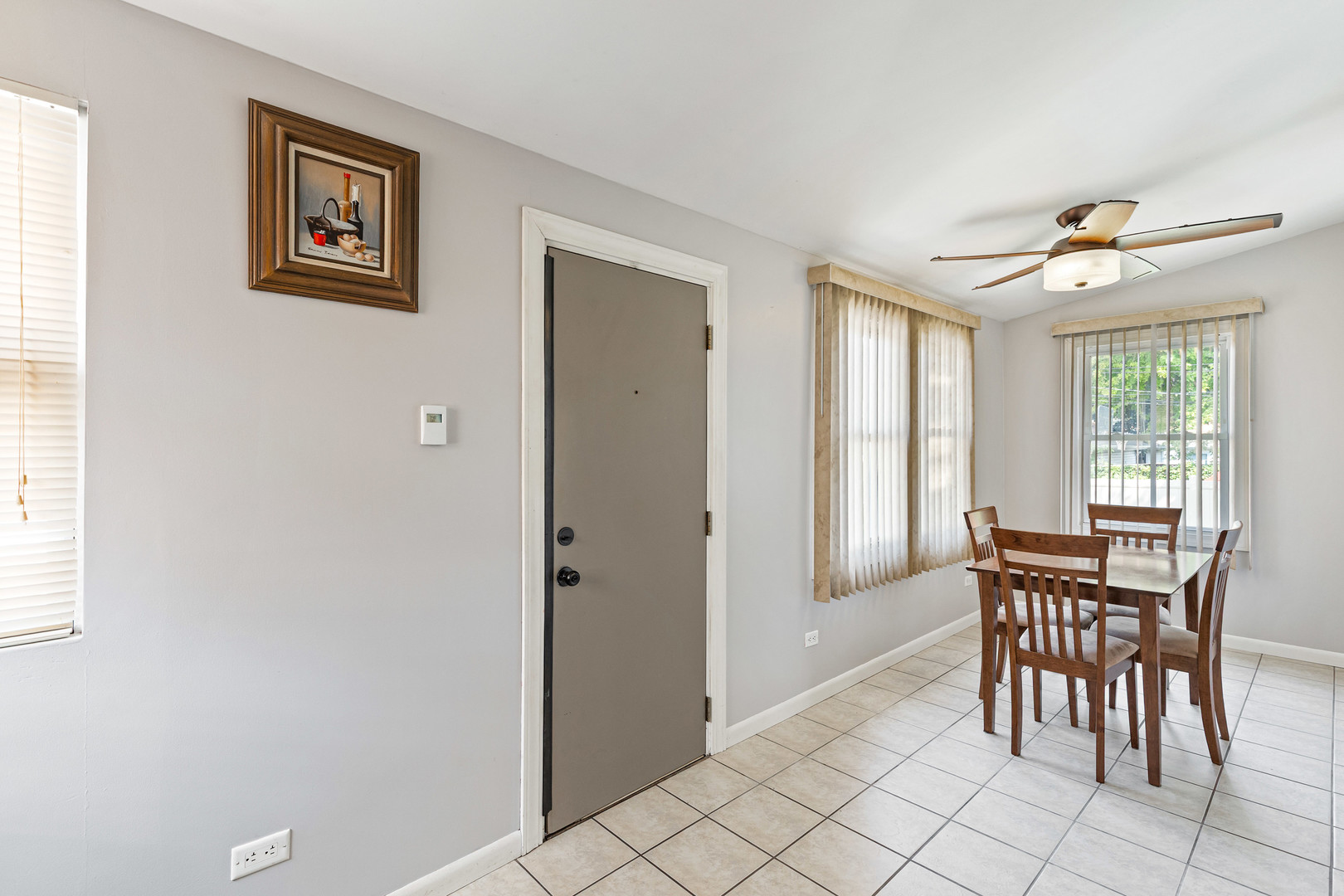5306 N Lynch Avenue Property Photo 9