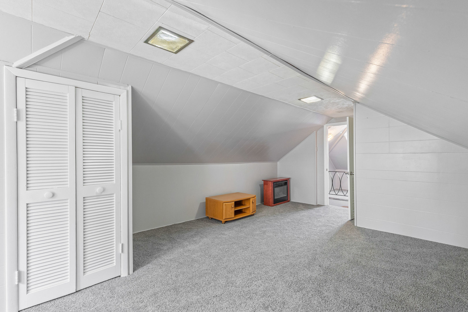 5306 N Lynch Avenue Property Photo 10