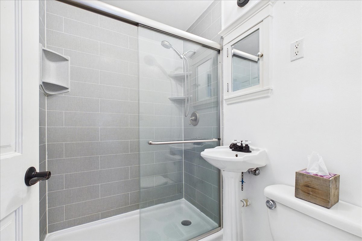 67 Grove Avenue Property Photo 14