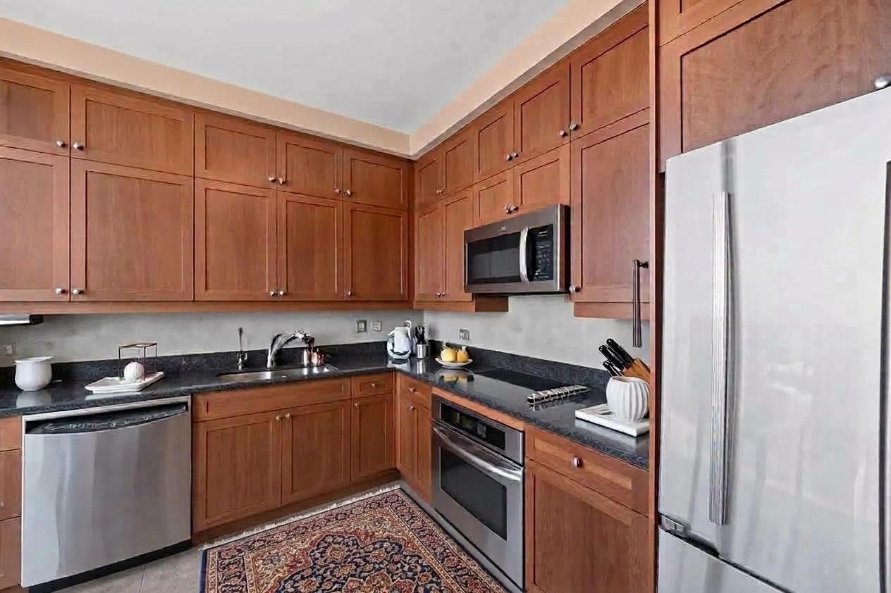 807 Davis Street 2212 Property Photo 5