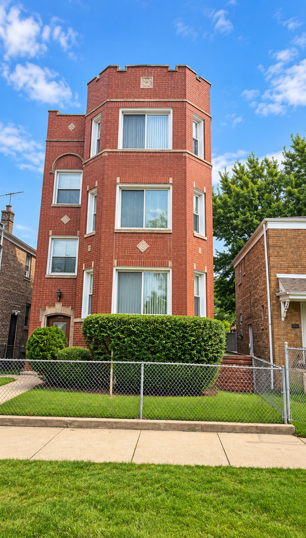 9330 S Laflin Street Property Photo 1