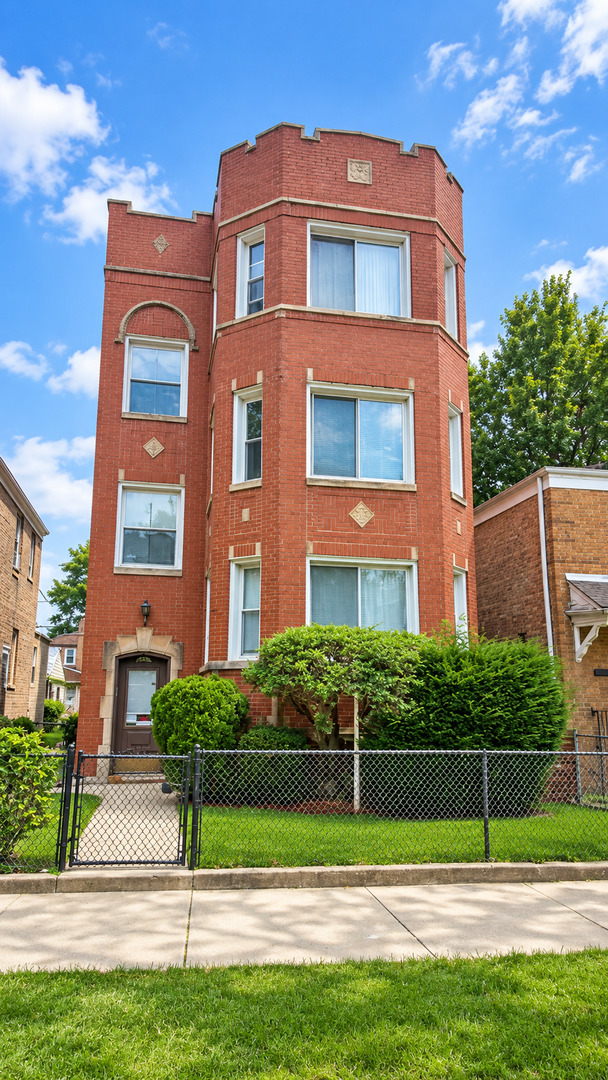 9330 S Laflin Street Property Photo 2