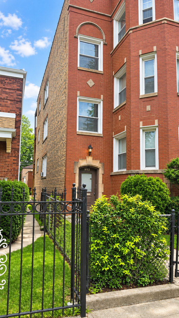 9330 S Laflin Street Property Photo 3