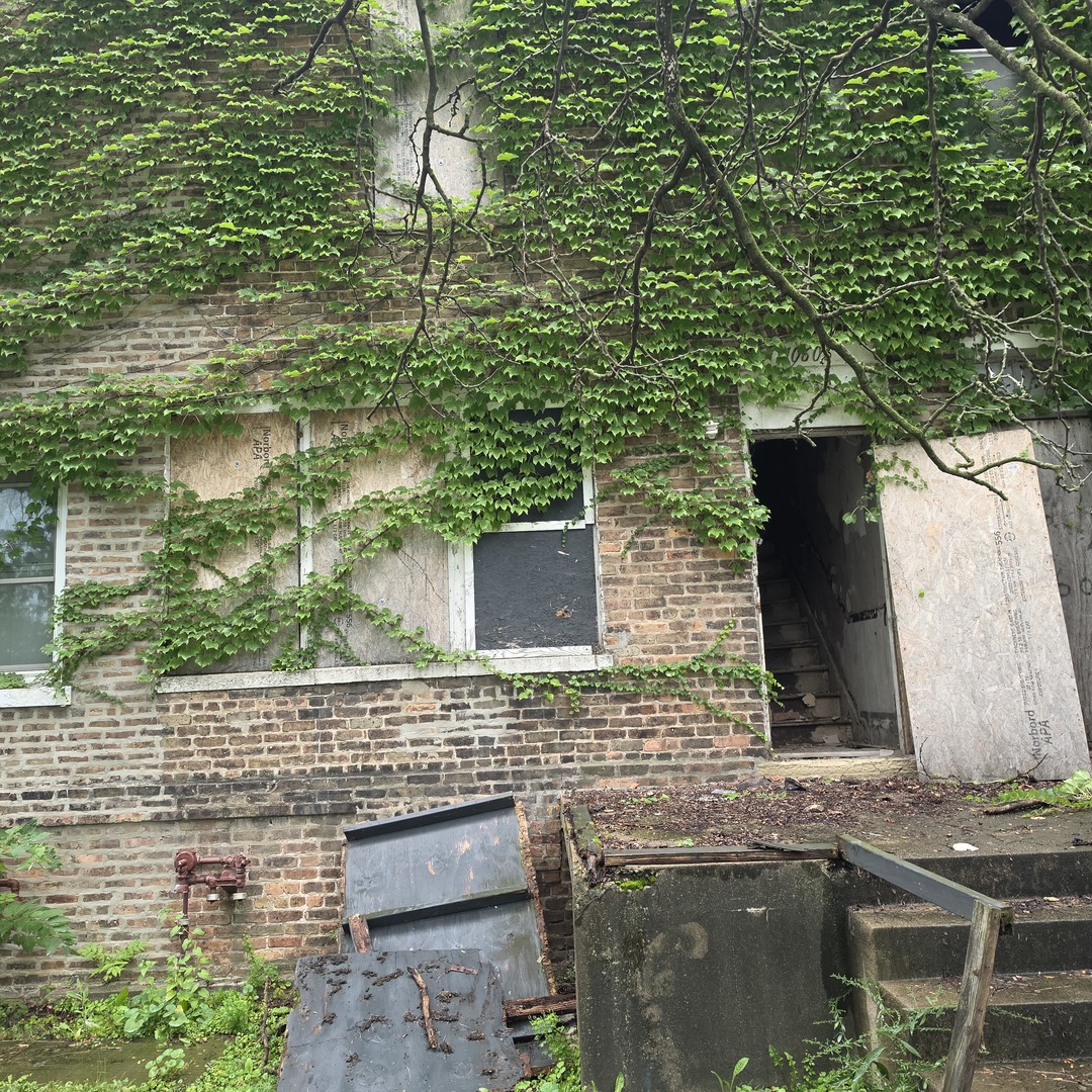 10606 S Langley Avenue Property Photo 1