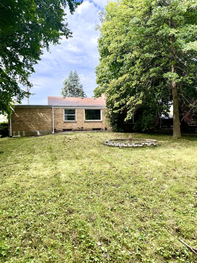 1n649 Main Street Property Photo 3