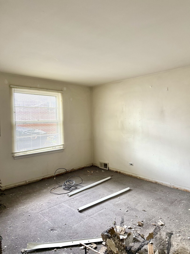 1n649 Main Street Property Photo 7