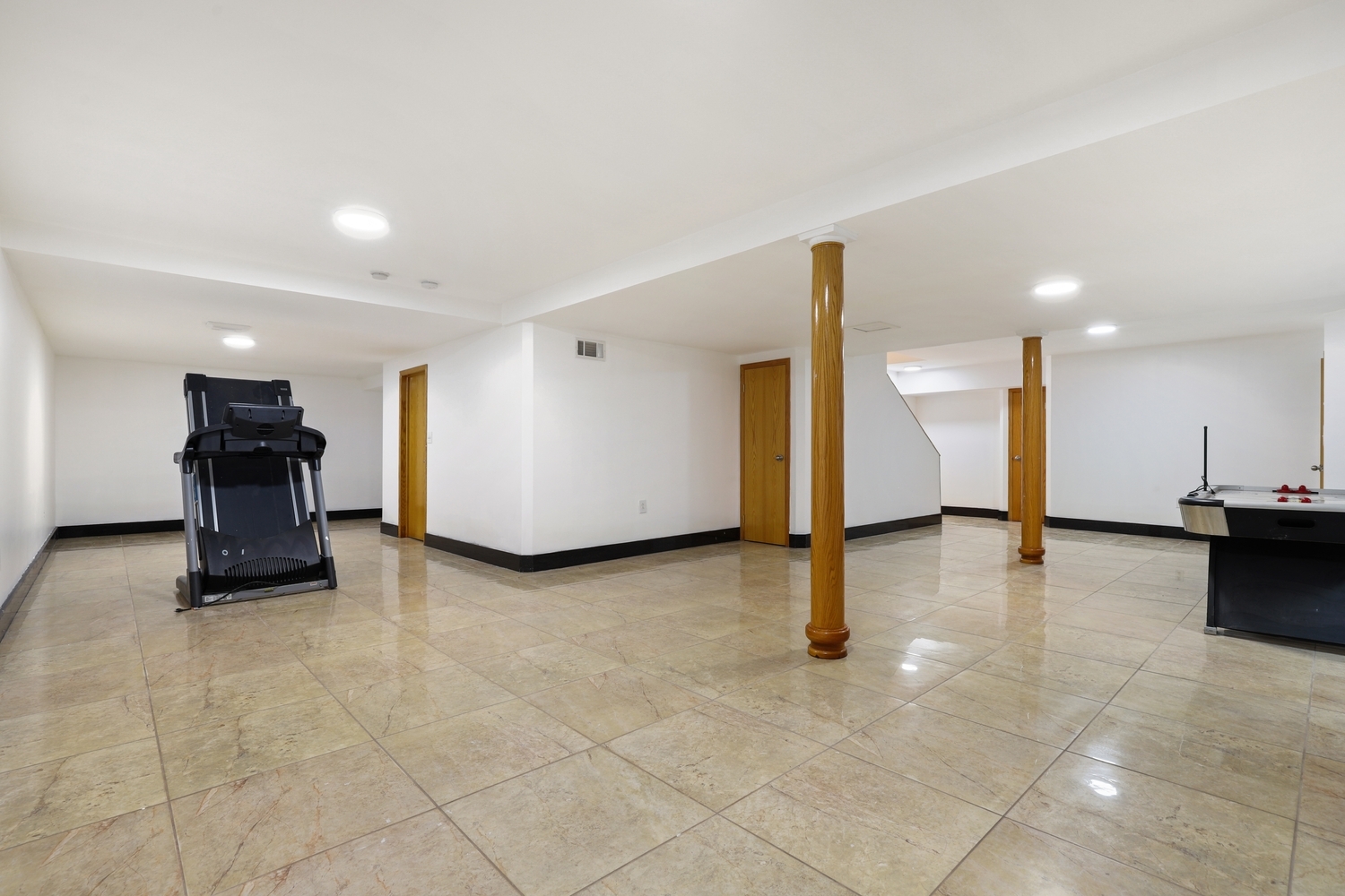 8542 Latrobe Avenue Property Photo 28