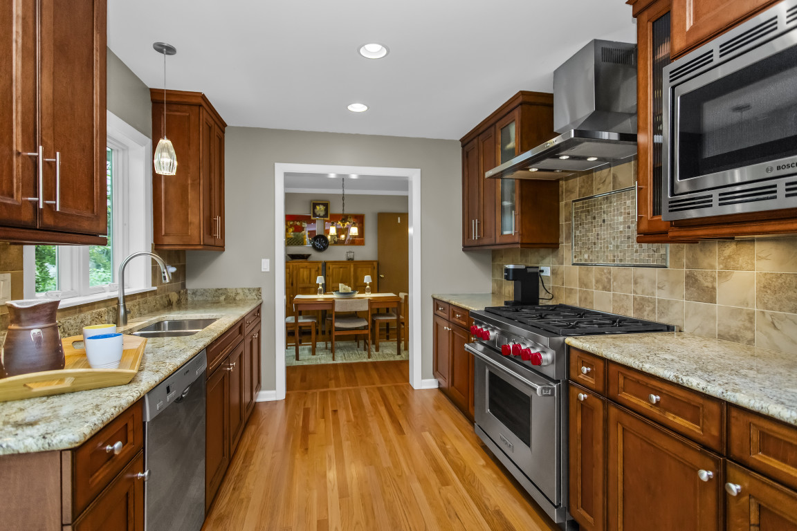 2761 Lincolnwood Drive Property Photo 13