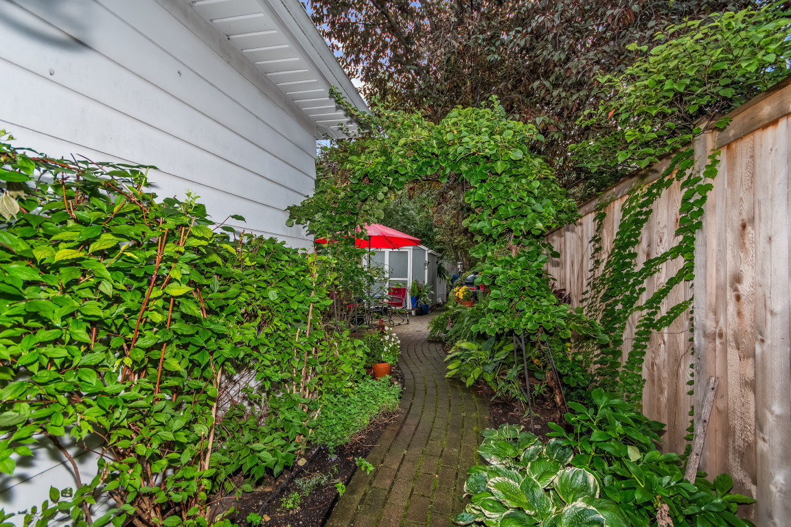 2761 Lincolnwood Drive Property Photo 33