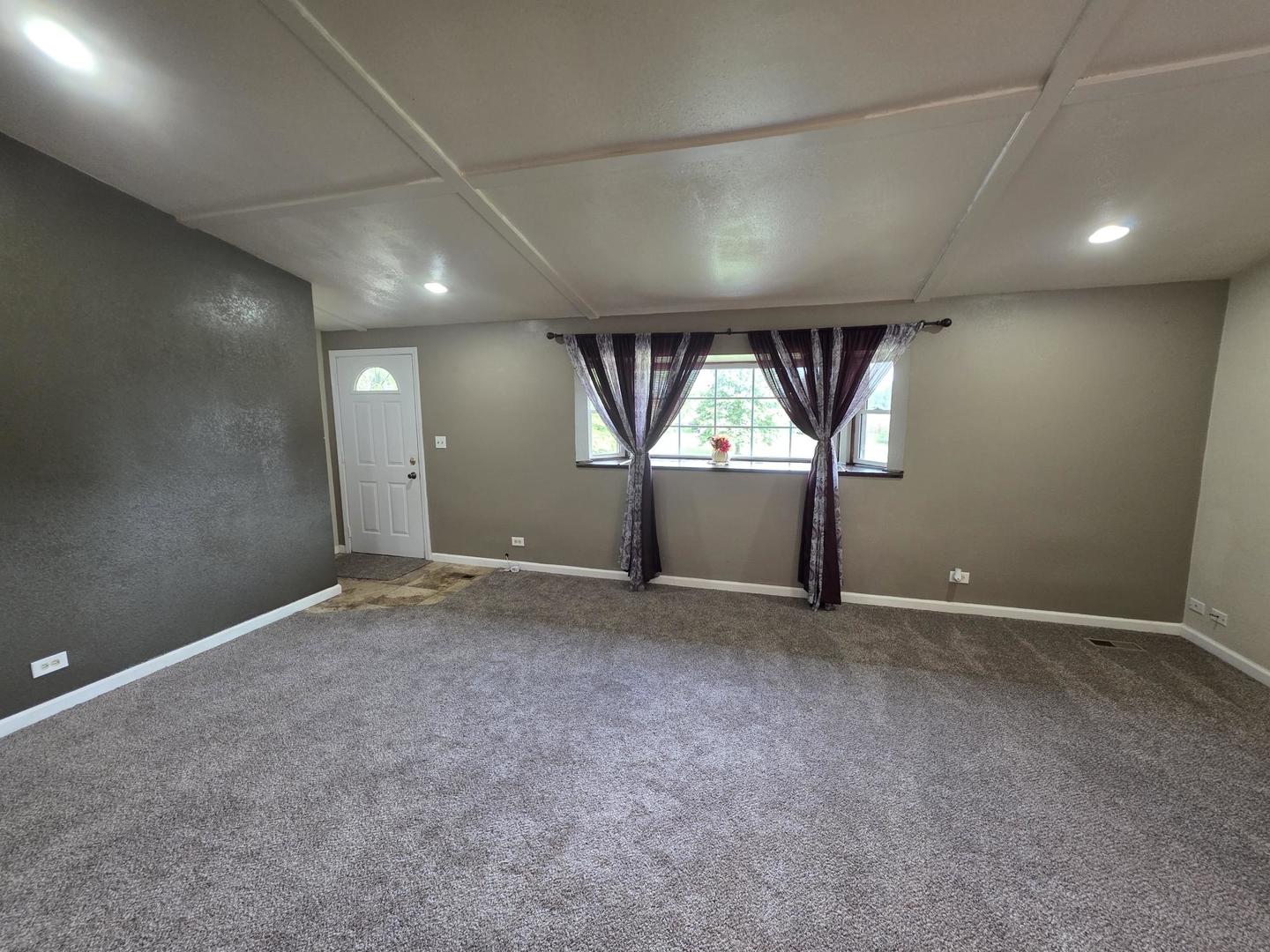 306 E Edwards Street Property Photo 4