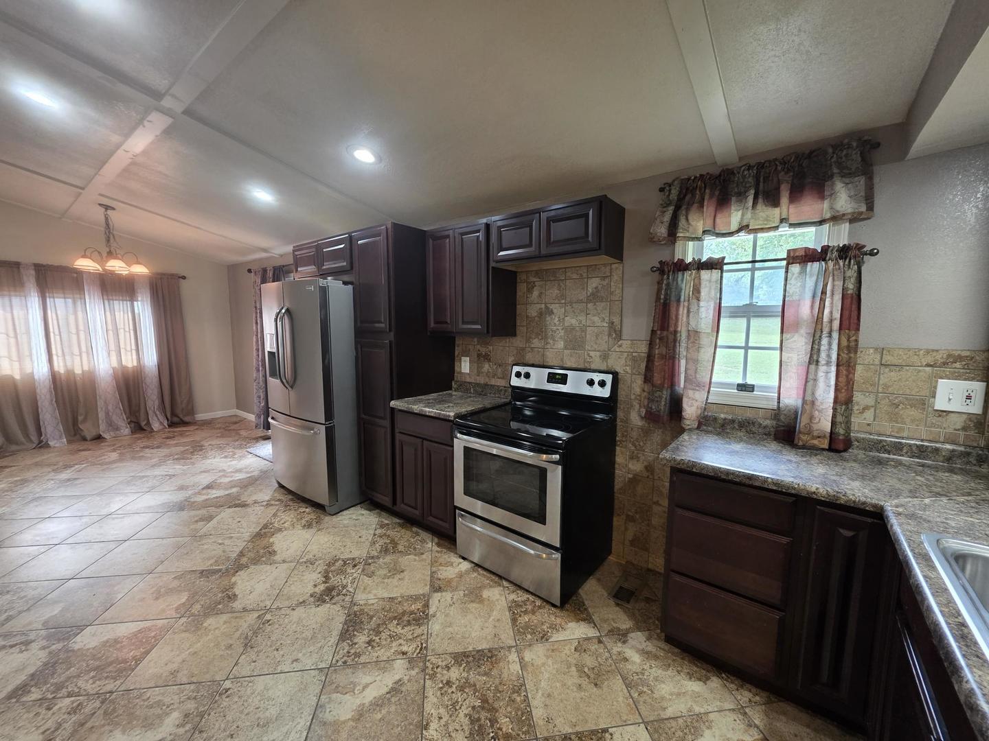 306 E Edwards Street Property Photo 9