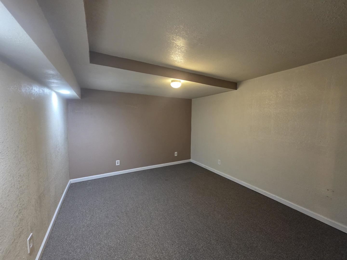 306 E Edwards Street Property Photo 17
