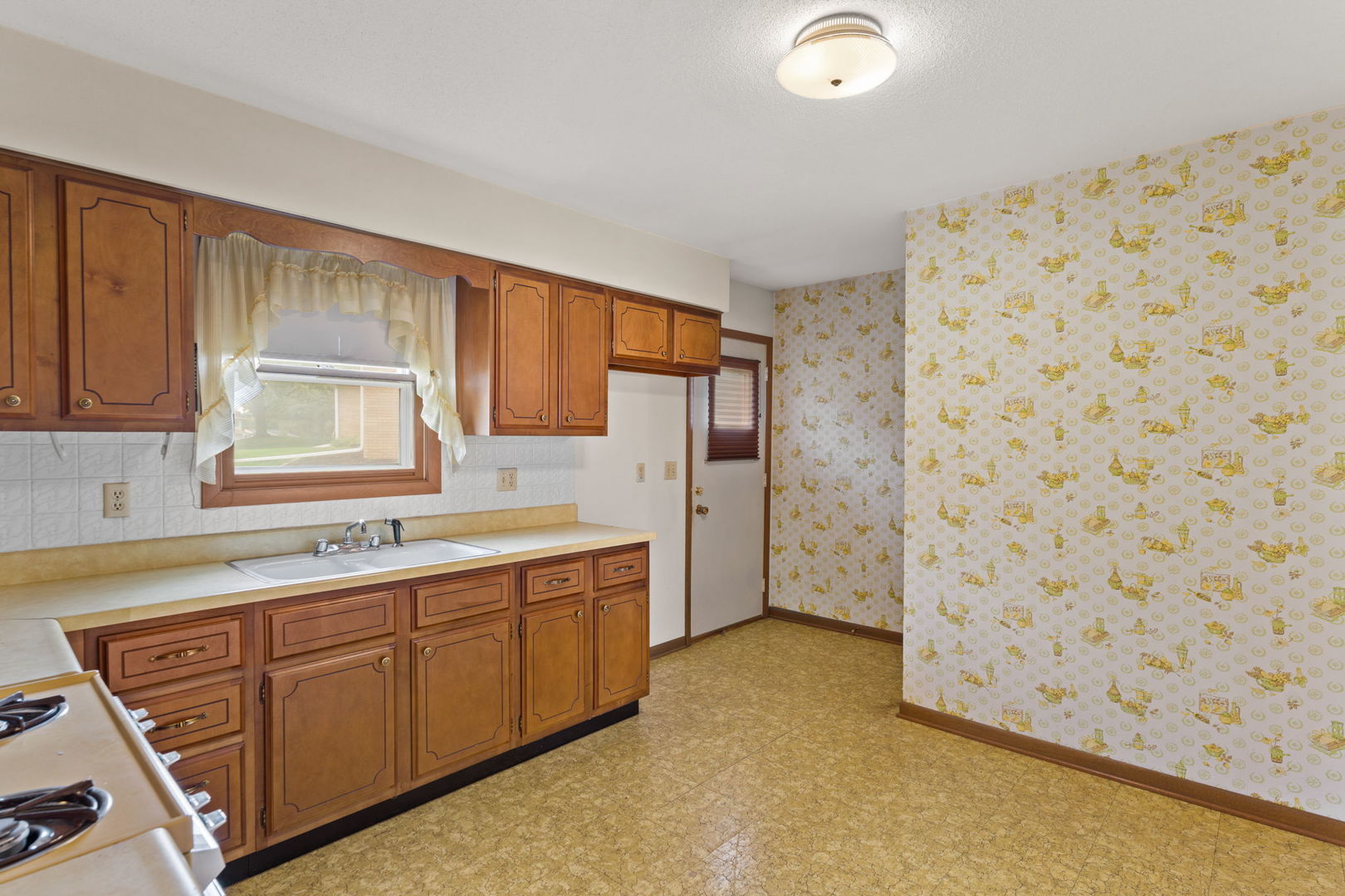 3510 N Elmwood Avenue Property Photo 6