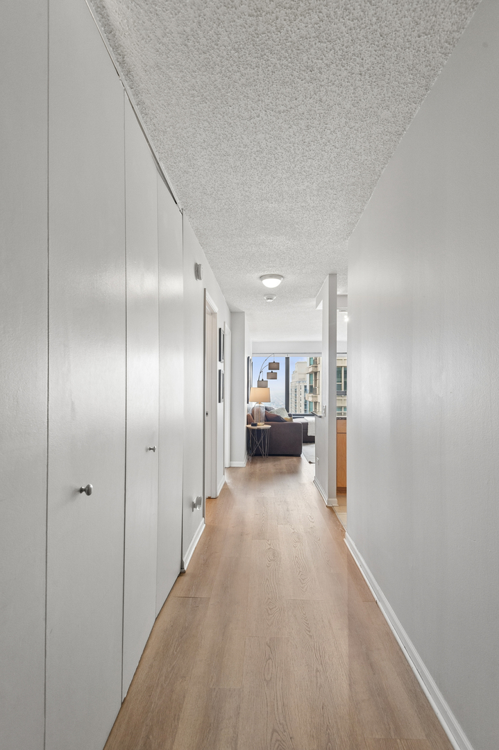 30 E Huron Street 5006 Property Photo 2