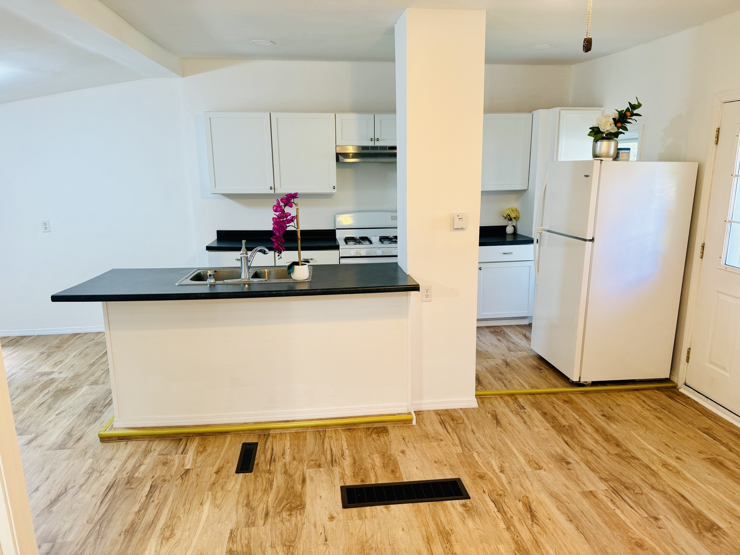 12762520 Property Photo 3