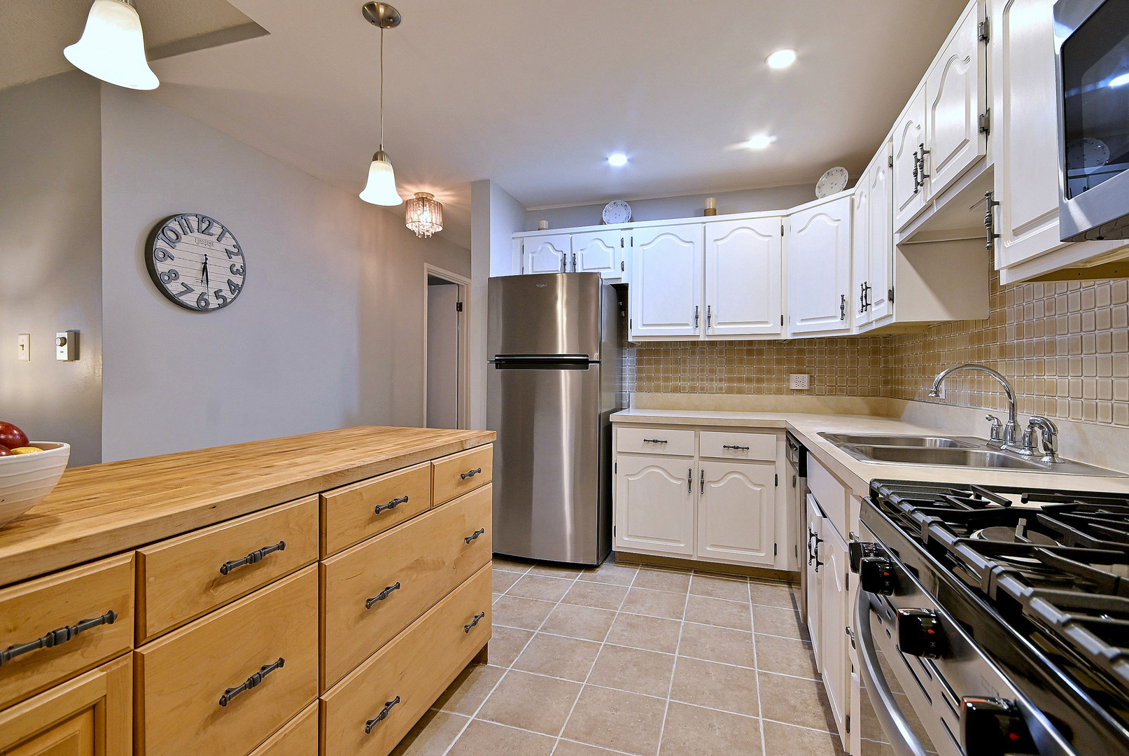 110 W Butterfield Road 309s Property Photo 24