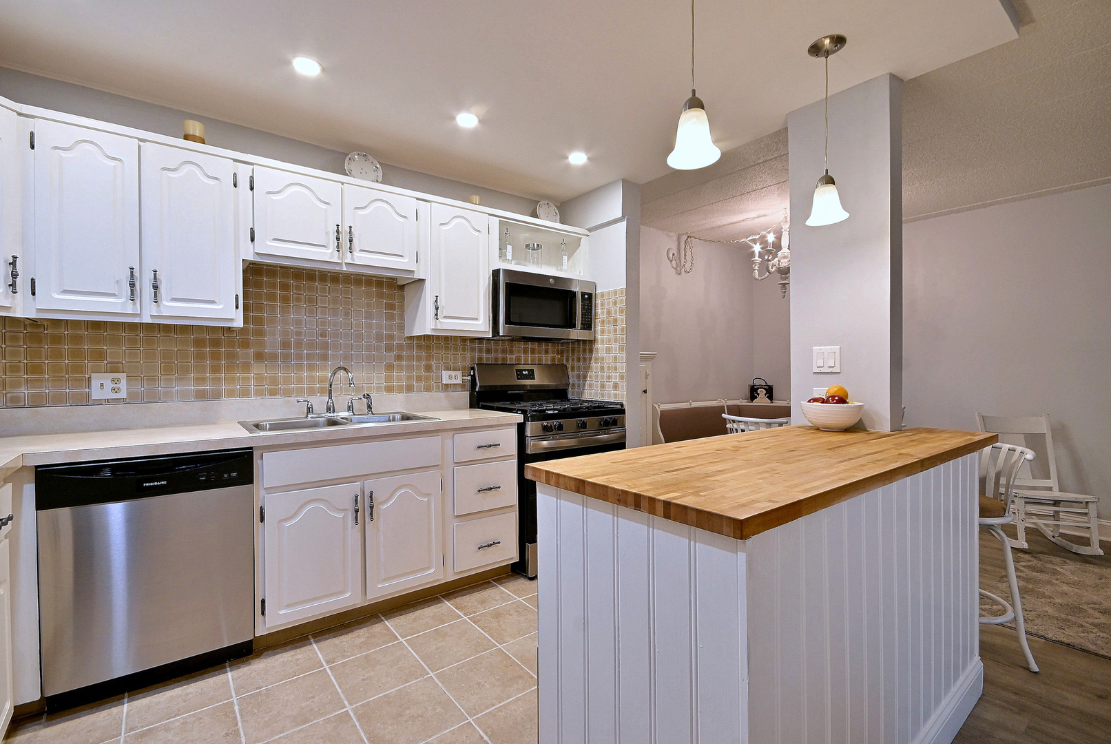 110 W Butterfield Road 309s Property Photo 27