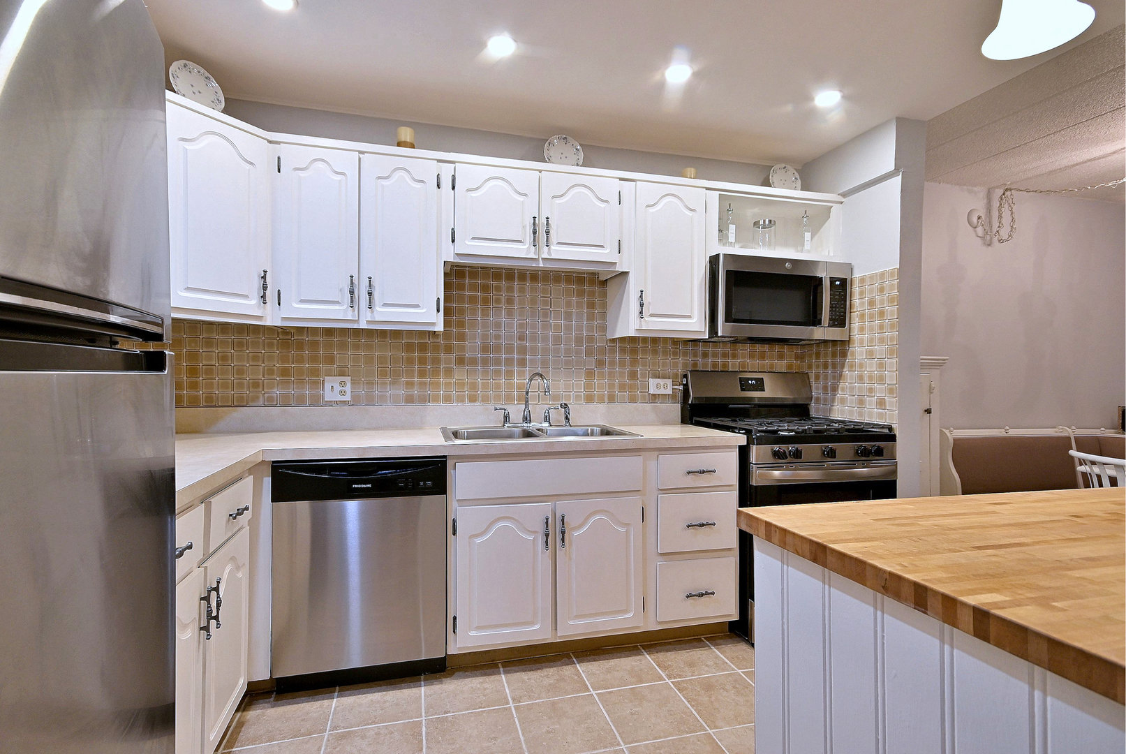 110 W Butterfield Road 309s Property Photo 28