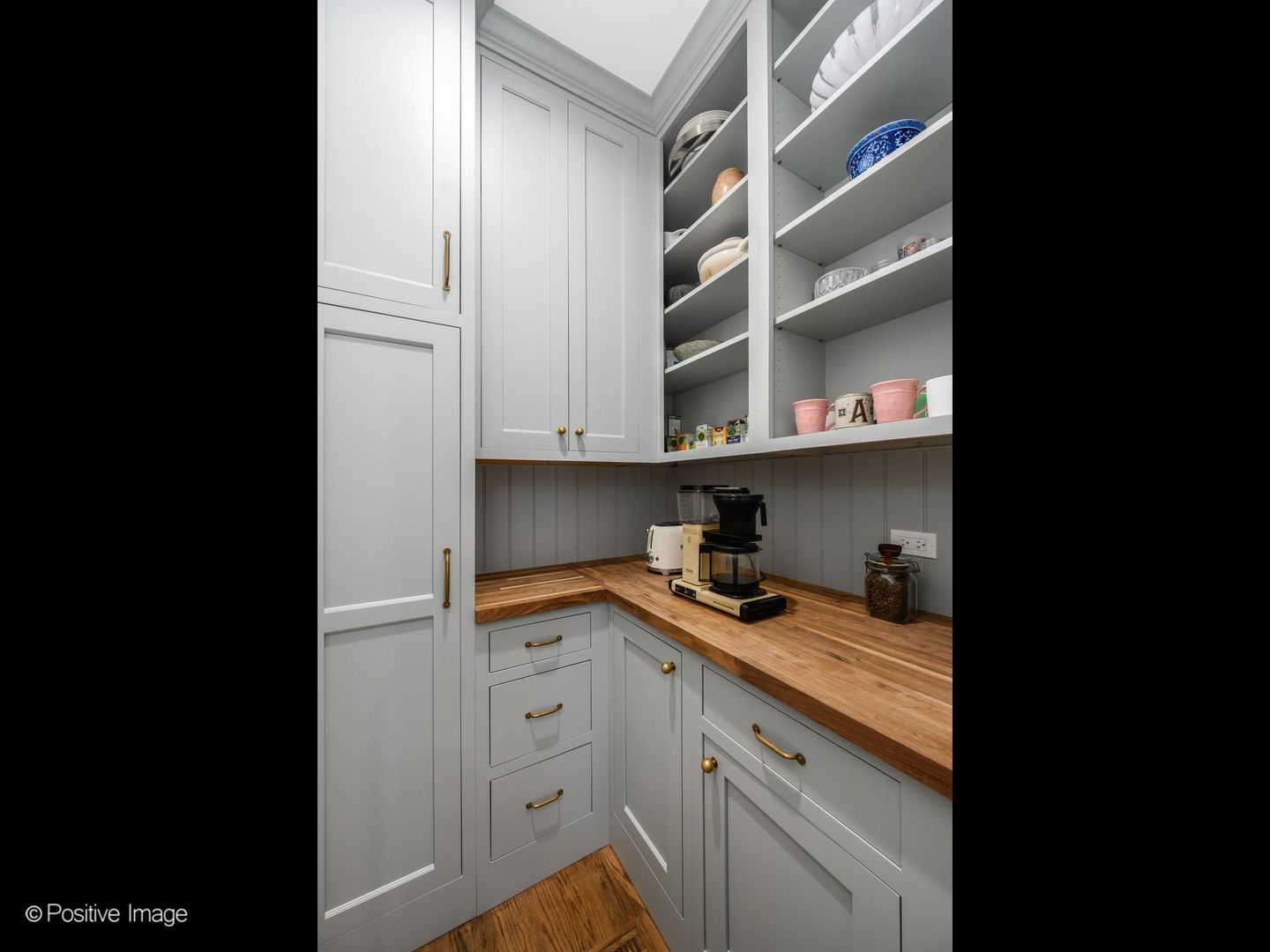 2227 W Medill Avenue Property Photo 14