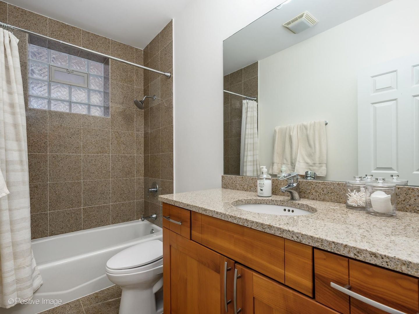 2227 W Medill Avenue Property Photo 30